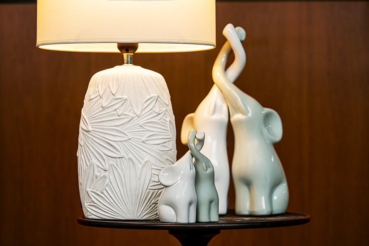 Set 2 elefanti con proboscidi incrociate bianco grigio Lucido