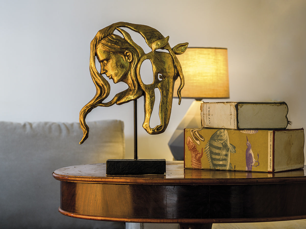 Scultura donna con cavallo Opium oro